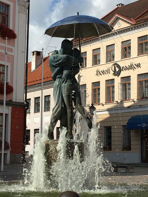 "The Kissing Students" on the market square of Tartu.