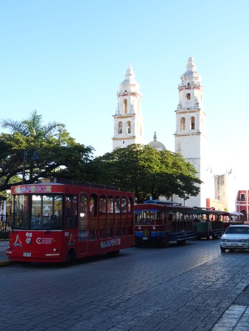 Having breakfast on the streets of Campeche