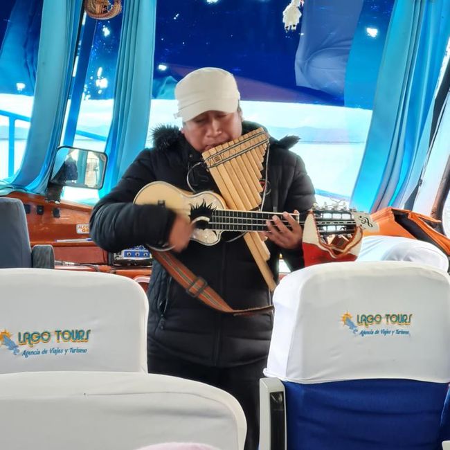 musikalische Einleitung in unseren Ausflug auf dem Titicacasee