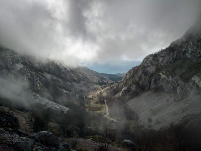 Eis schlotzen in den Bergen Montenegros