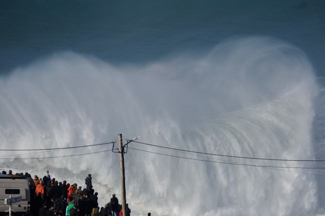 Big Waves in Nazaré - 17. November