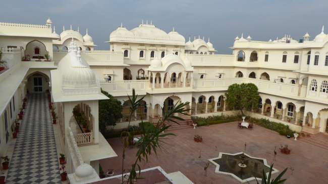 Hotel Nahargarh (1st courtyard)