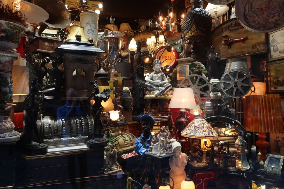 Verrückter Antiquitätenladen in Beyoglu