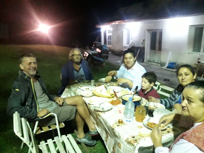 Gemeinsames Abendessen mit der einer 4 Generationen Familie
