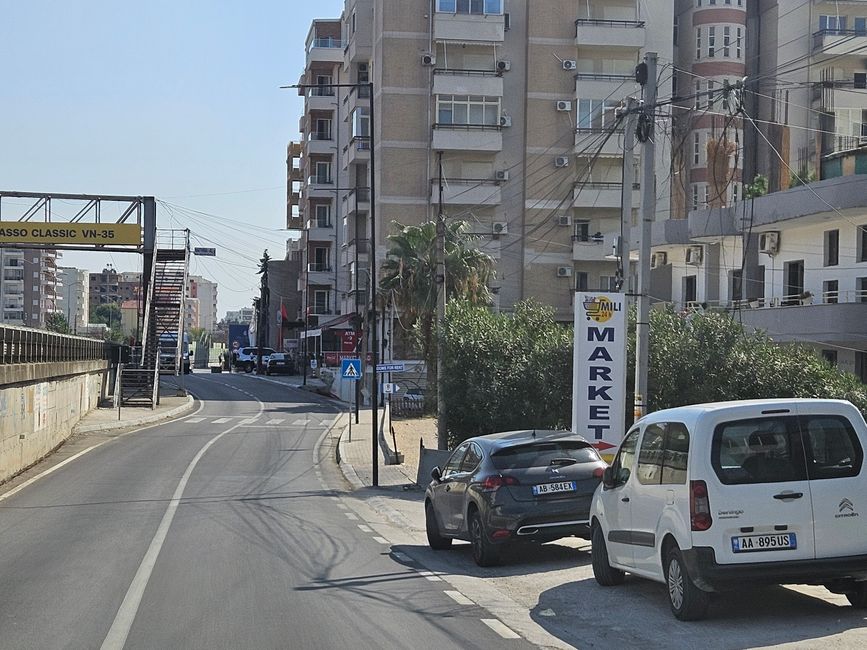 alle zugebaut - Strasse entlang des Strandes von Durrës