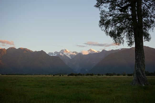View of the mountains at Lake Matheson 