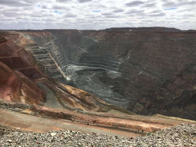 Gold mining in open-pit: the Super-Pit