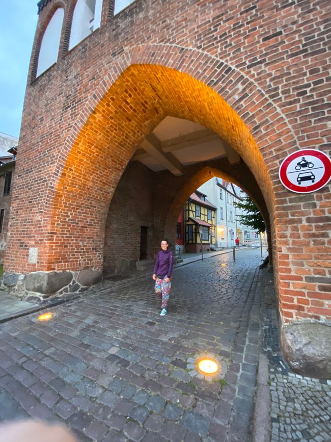 Einmal durch das "Kniepertor" gehen, eines der zehn Stadttore