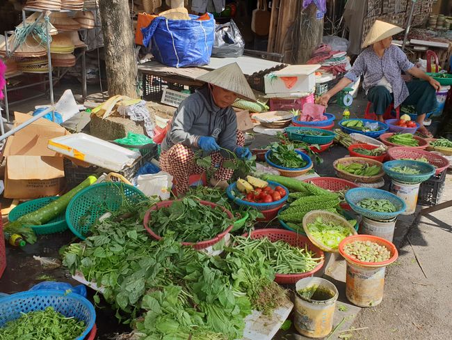 Vietnamesische Marktfrauen bei der Arbeit 