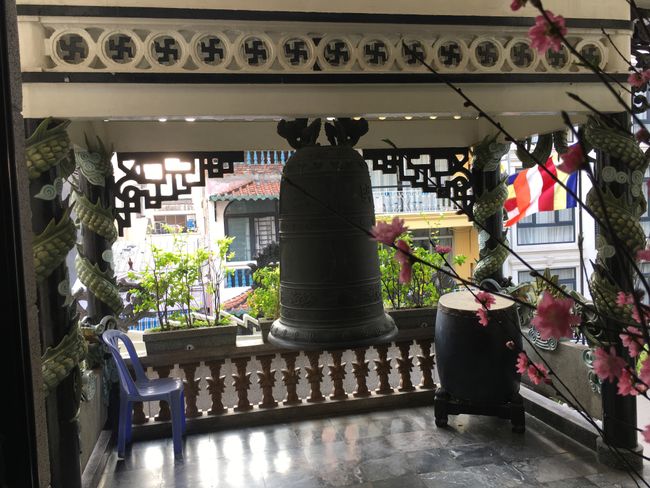Tempel in den engen Gassen Saigons