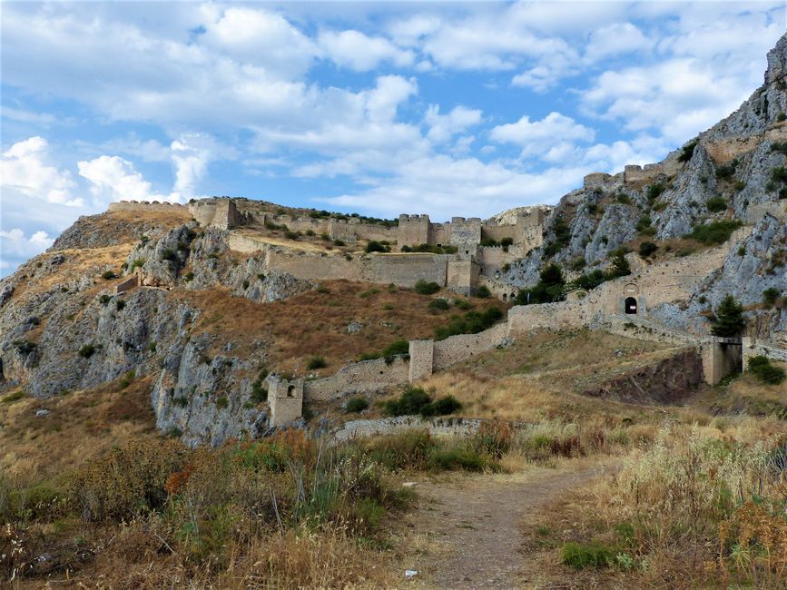 In der Burganlage gibt es einem ca. 200m Höhenunterschied