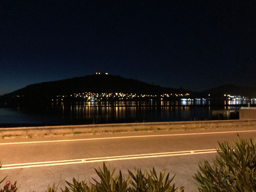 Porto con il lato spagnolo illuminato