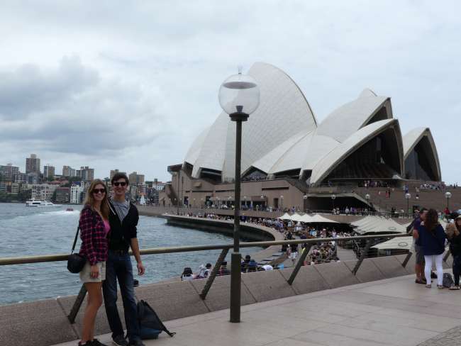 Vor dem Opera House in Sydney