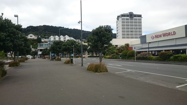 Das Hochhaus rechts ist unser Hotel in Wellington: Bay Plaza Hotel 