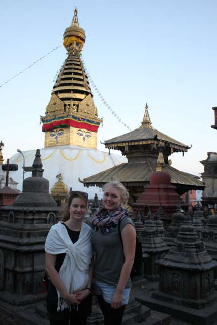 Nicola und ich am Swayambudnath-Tempel
