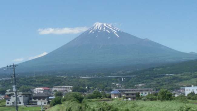 Mount Fuji in its full splendor on the journey from Osaka to Tokyo with the Shinkansen...