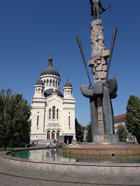Făntănă Arteziană with Orthodox Cathedral