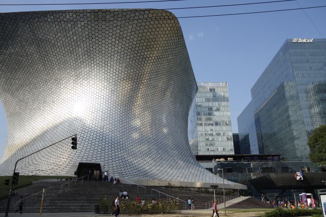 Polanco - Museo Soumaya, filled to the rim with exhibits