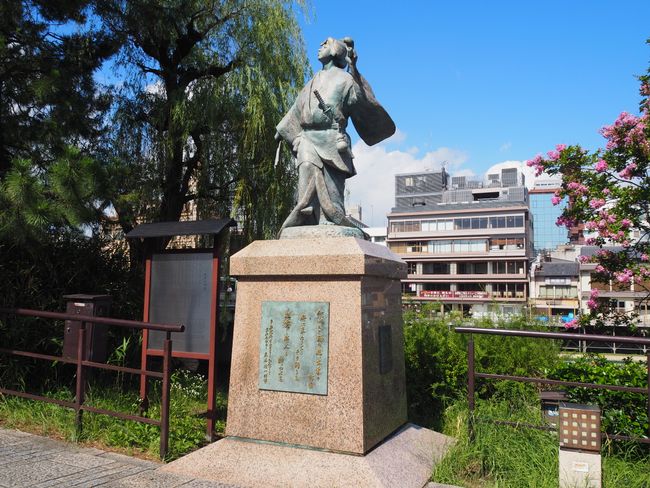 Statue von Izumo-no-Okuni