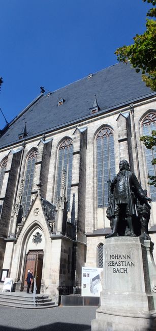 Bronze statue of Bach and St. Thomas Church