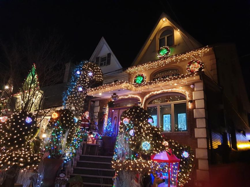 23/12/2019 - New York - Christmas lights in Dyker Heights