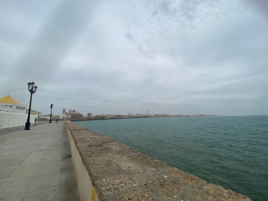 Ausblick auf Cádiz mit Kathedrale