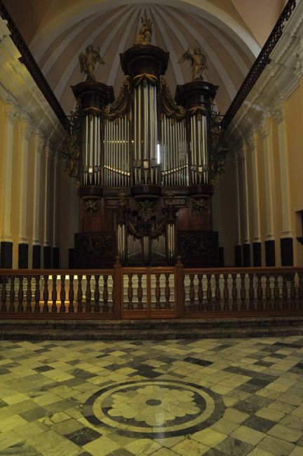 Mit teilweise funktionierender belgischer Orgel