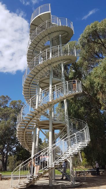 Die Treppen sind wie ein DNA-Strang designet.