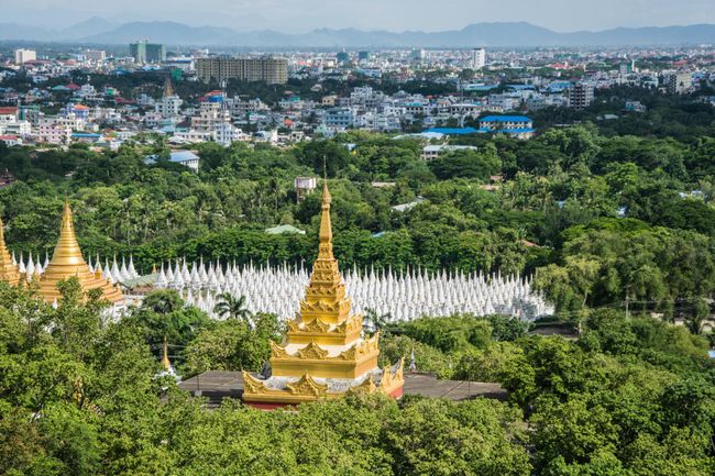 Tag 124: exploring Mandalay as a group of four