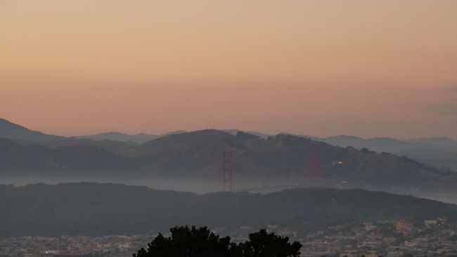 Abschluss auf den Twin Peaks - Golden Gate Bridge in Nebel gehüllt