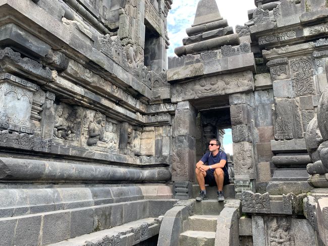 Yogyakarta - Regenzeit, Paste Borobudur ו-Prambanan