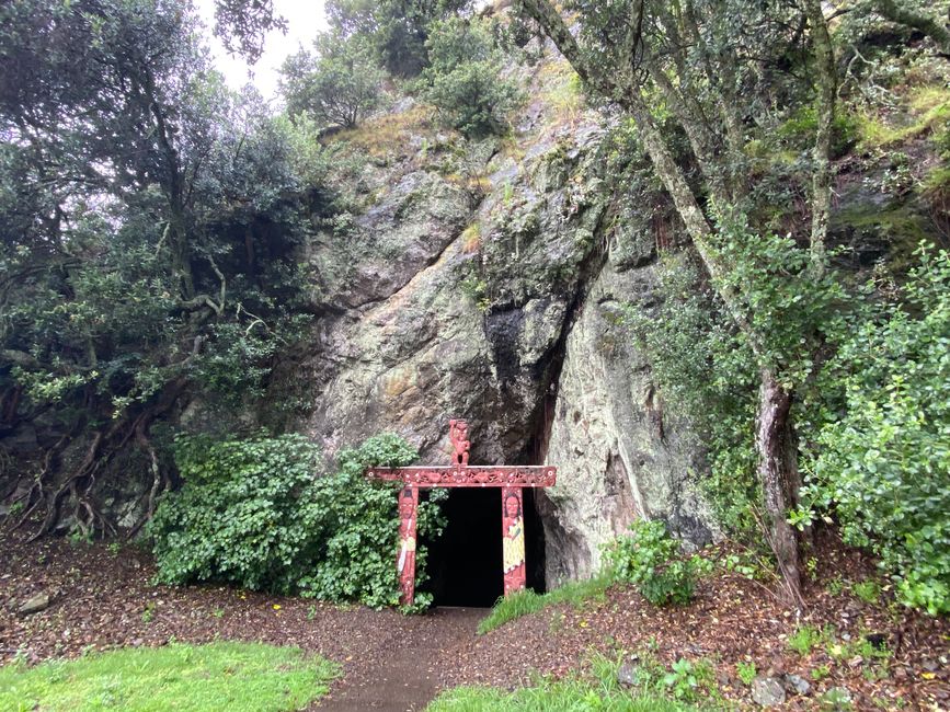Muriwai‘s Cave