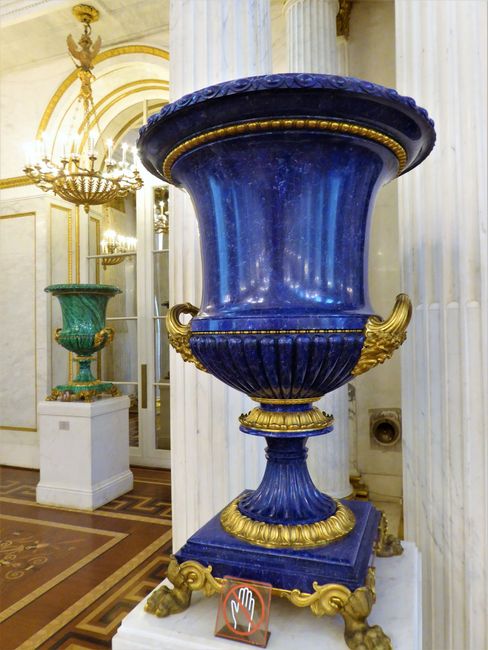 Vases made of lapis lazuli and malachite