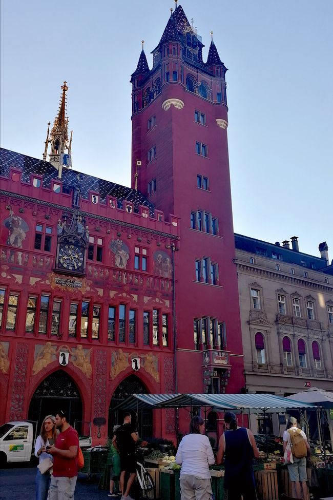 Market in front of the town hall in Basel 