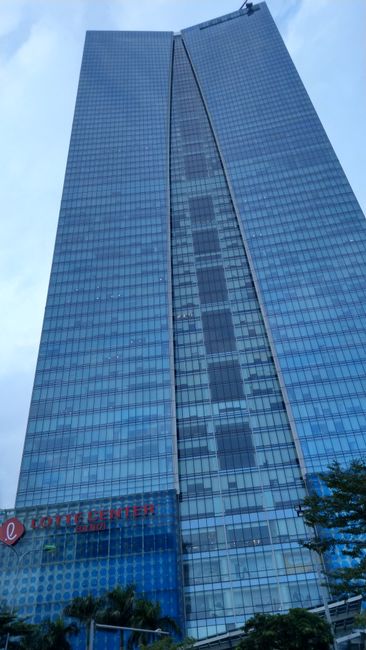 Schon von Weiten sichtbar: der Lotte Tower