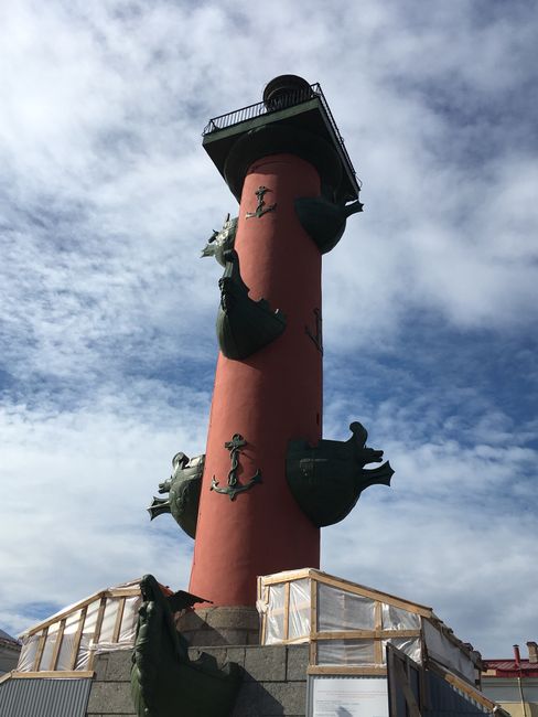 Famous Säulen am historischen Hafen.