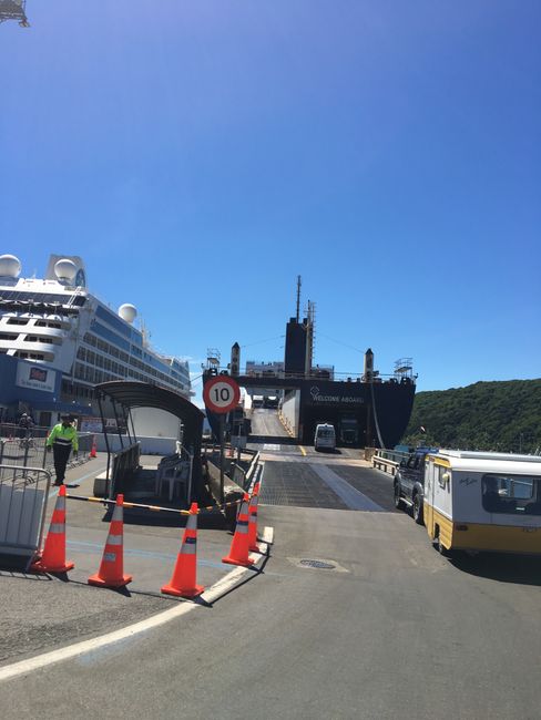 Die Überfahrt mit der Fähre von Picton nach Wellington und Wellington