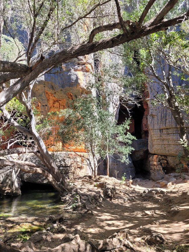 Entrance to Mimbi Caves