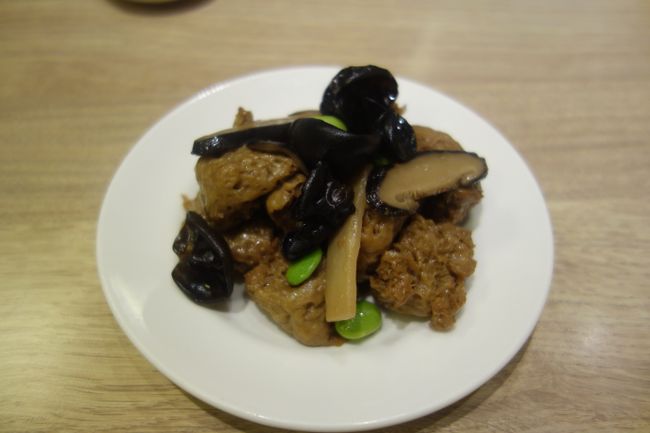Fried gluten with mushrooms