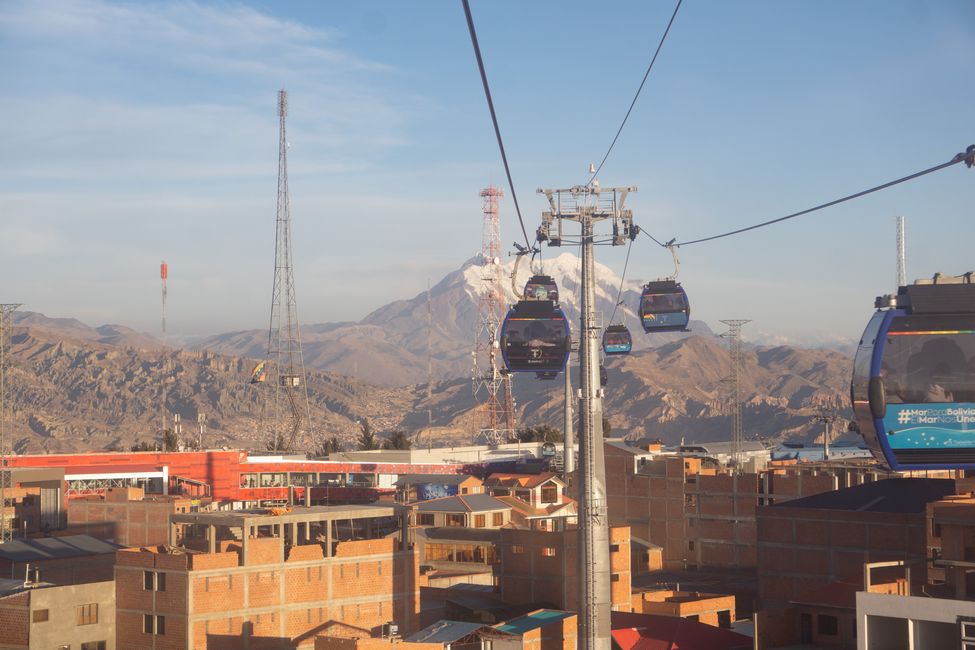 Mit dem Teleferico nach El Alto mit Blick auf den Illimani