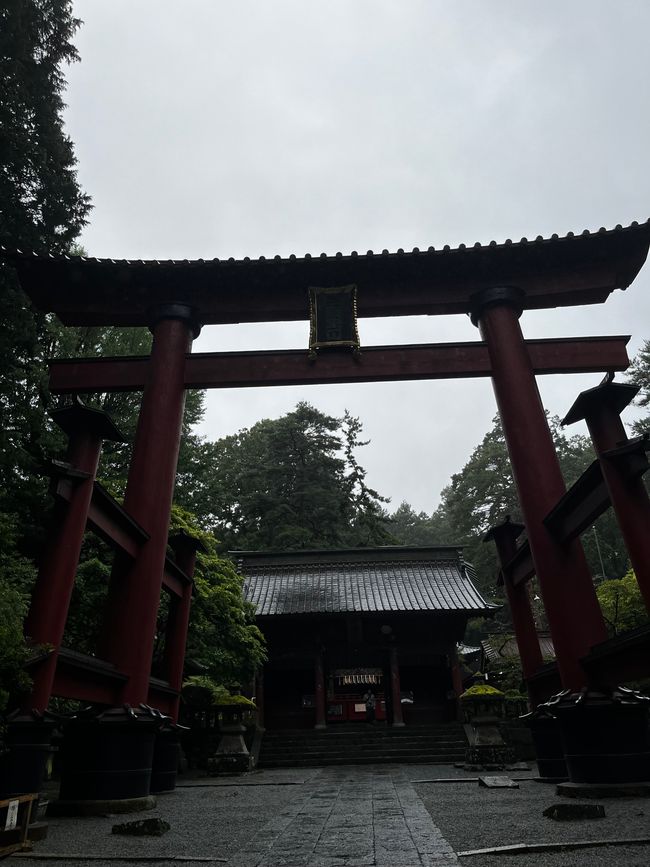 Das größte Torii Gate Japans und der somit der Eingang des Schreins