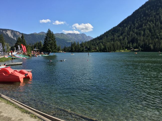 Paddling competition on Lake Champex