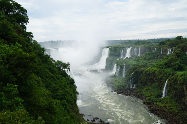 Iguazu or Iguaçu waterfalls