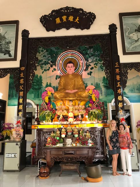 Visiting temples on Tet