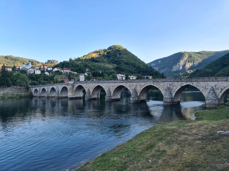 Višegrade ist besonders bekannt für seine alte Brücke und jnter Kennern auch für den Autor der hier einen eigenen Stadtteil bekommen hat.