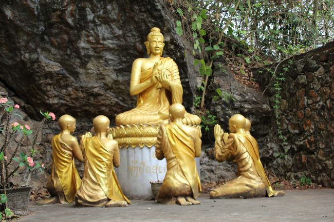 Phou Si: golden monks worshiping a golden Buddha