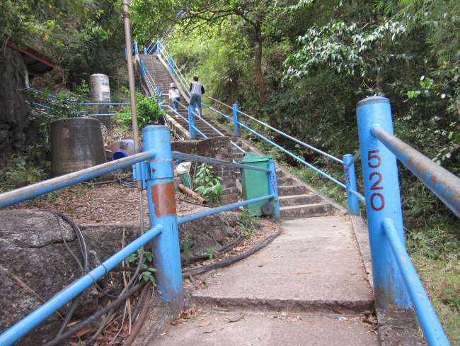 Treppe zum Tiger Höhlen Tempel