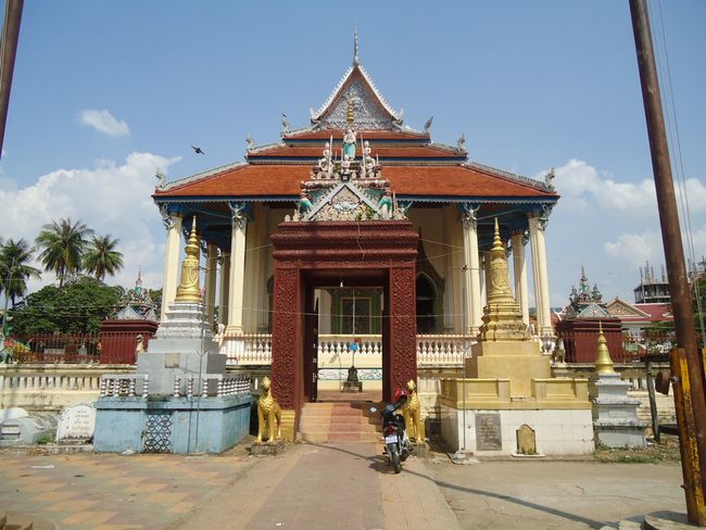 Battambang - Tempel und Fledermäuse