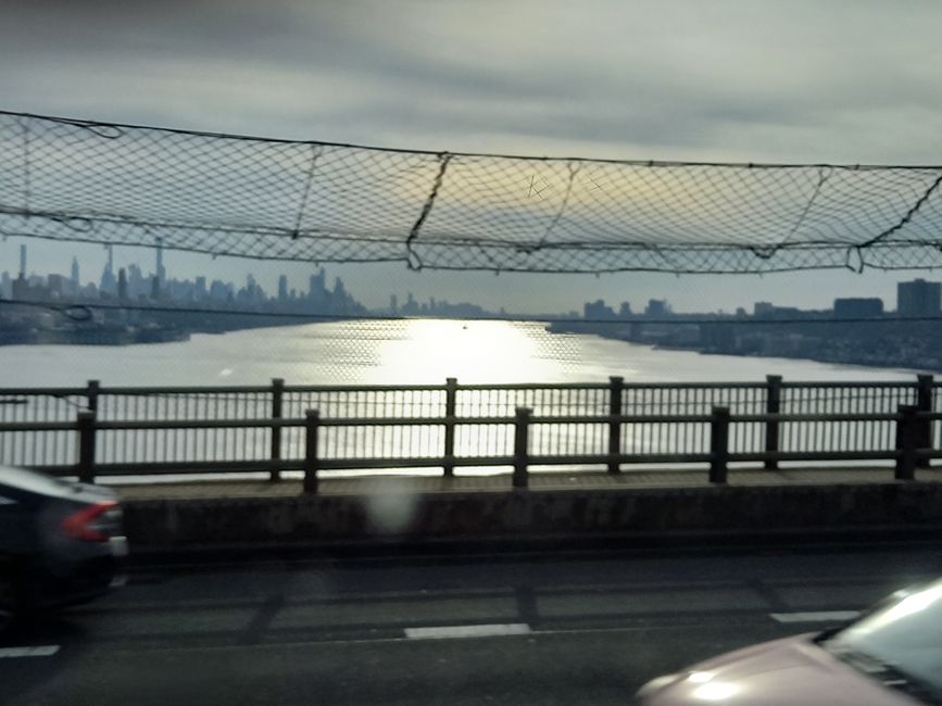 Blick über den Hudson, links Manhattan (New York), rechts New Jersey. 