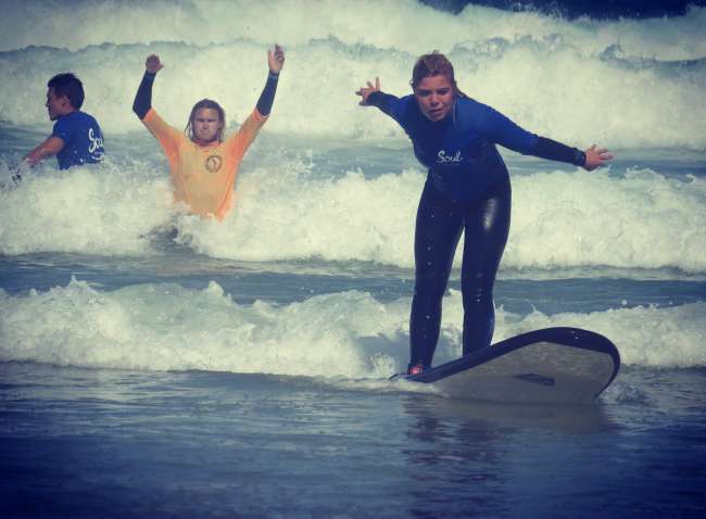 Surfergirls in Byron Bay